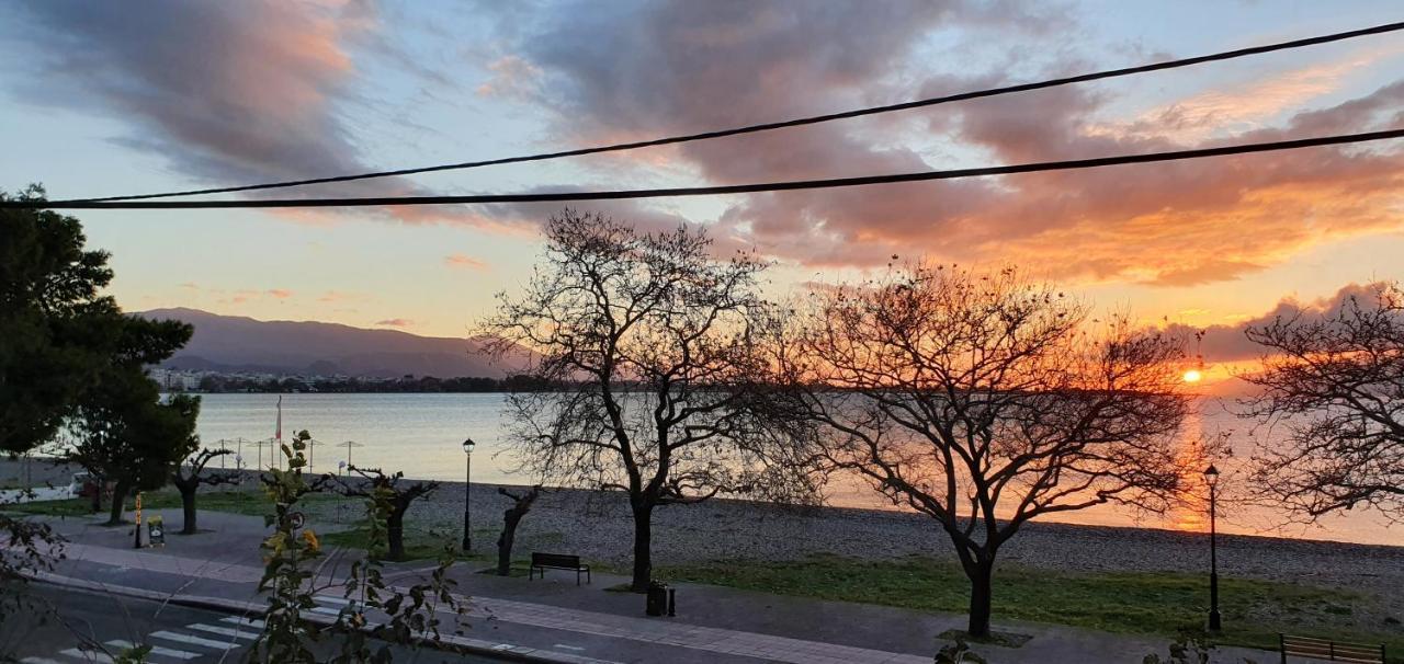 Nafpaktos Beach House Sea View Apartment First Floor Ngoại thất bức ảnh