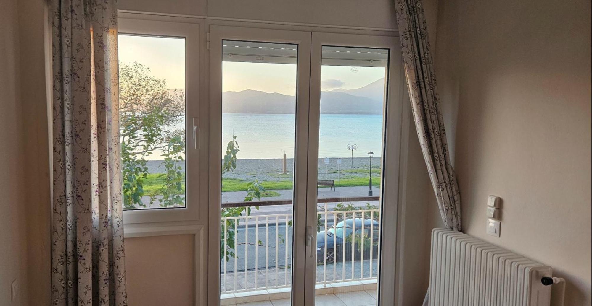 Nafpaktos Beach House Sea View Apartment First Floor Ngoại thất bức ảnh