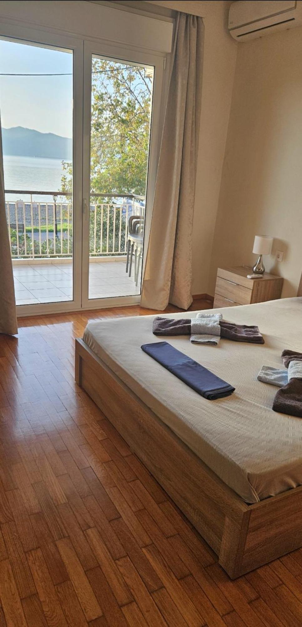 Nafpaktos Beach House Sea View Apartment First Floor Ngoại thất bức ảnh