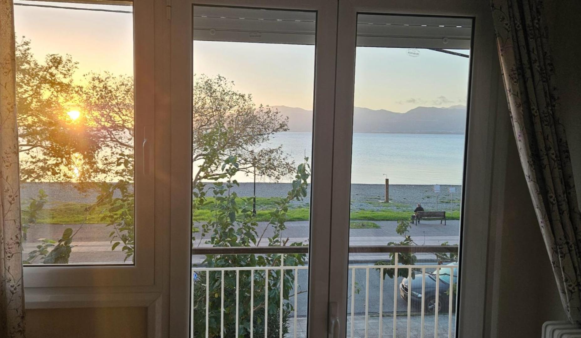 Nafpaktos Beach House Sea View Apartment First Floor Ngoại thất bức ảnh