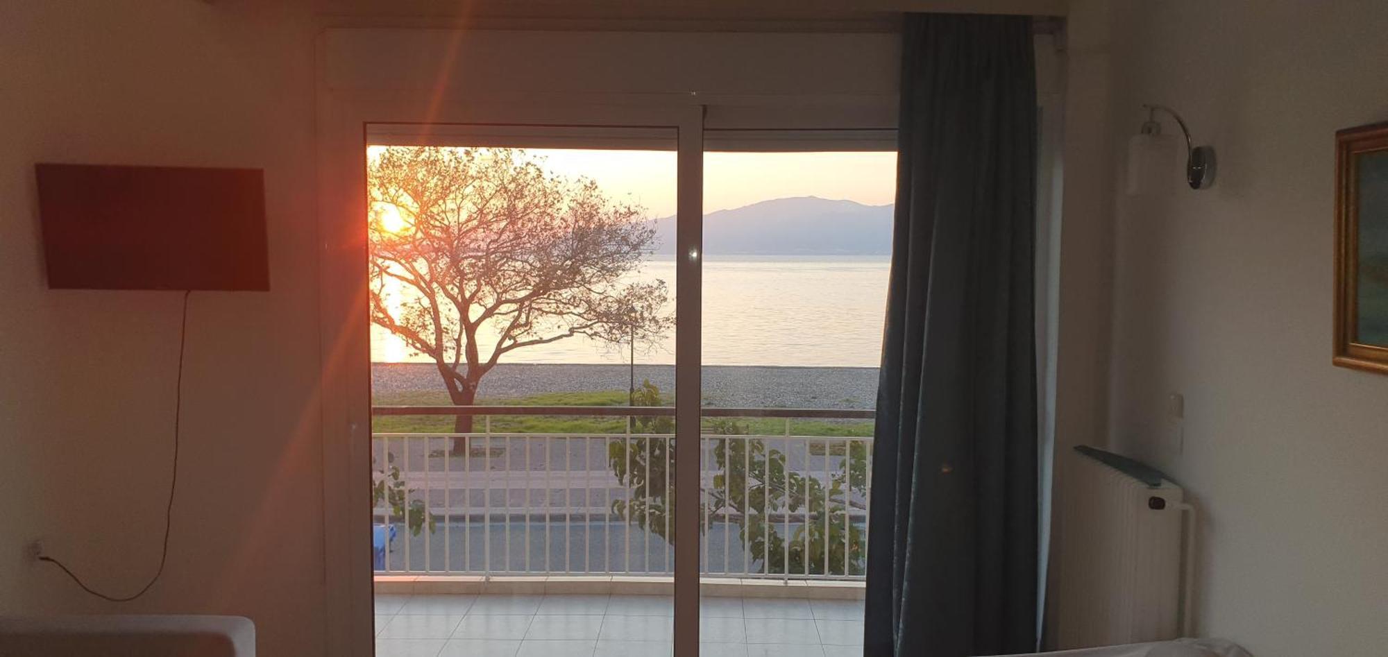 Nafpaktos Beach House Sea View Apartment First Floor Ngoại thất bức ảnh