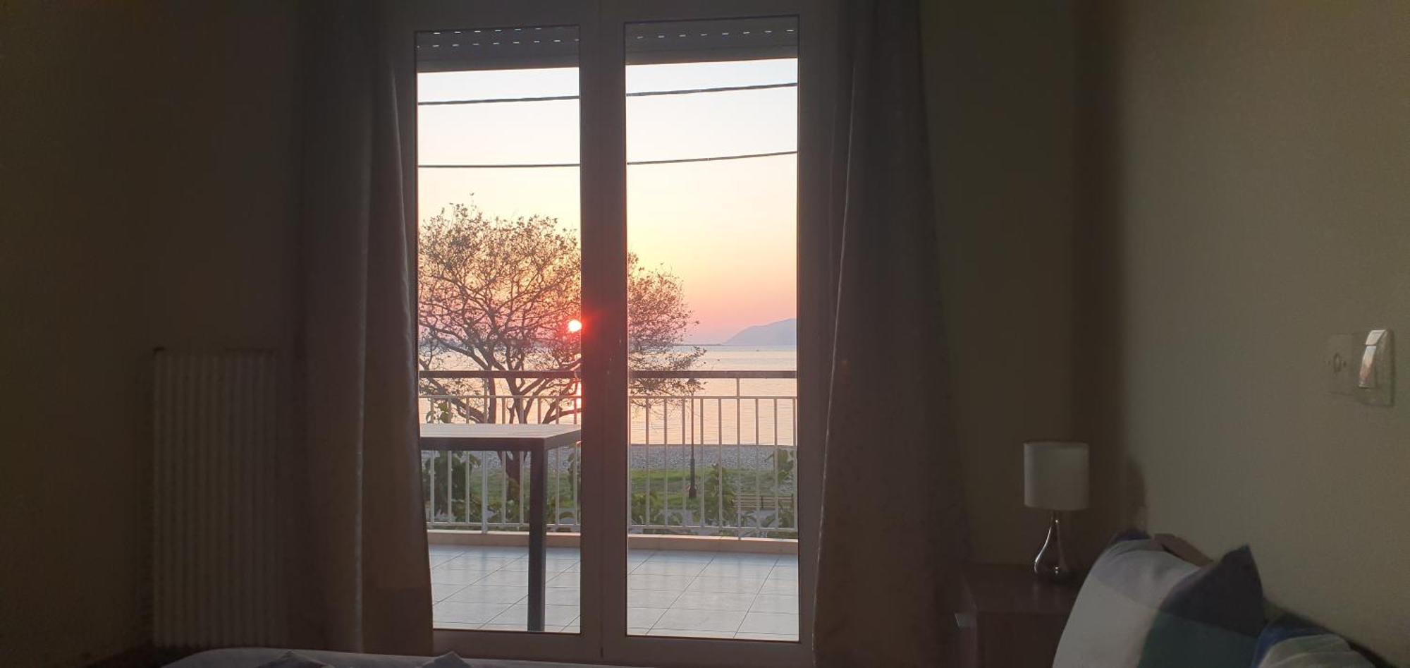 Nafpaktos Beach House Sea View Apartment First Floor Ngoại thất bức ảnh