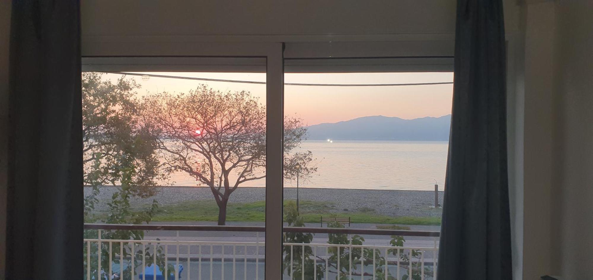 Nafpaktos Beach House Sea View Apartment First Floor Ngoại thất bức ảnh