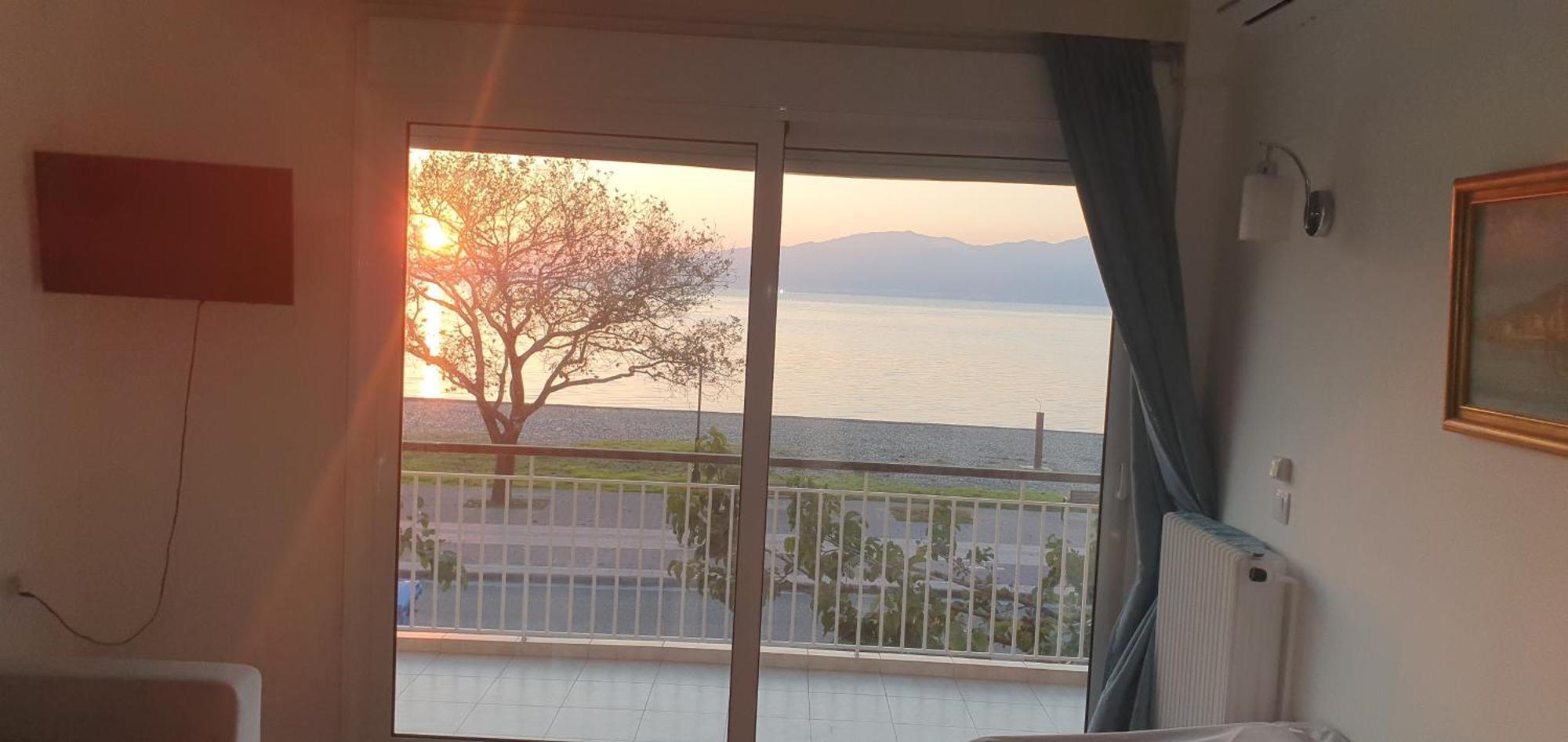 Nafpaktos Beach House Sea View Apartment First Floor Ngoại thất bức ảnh