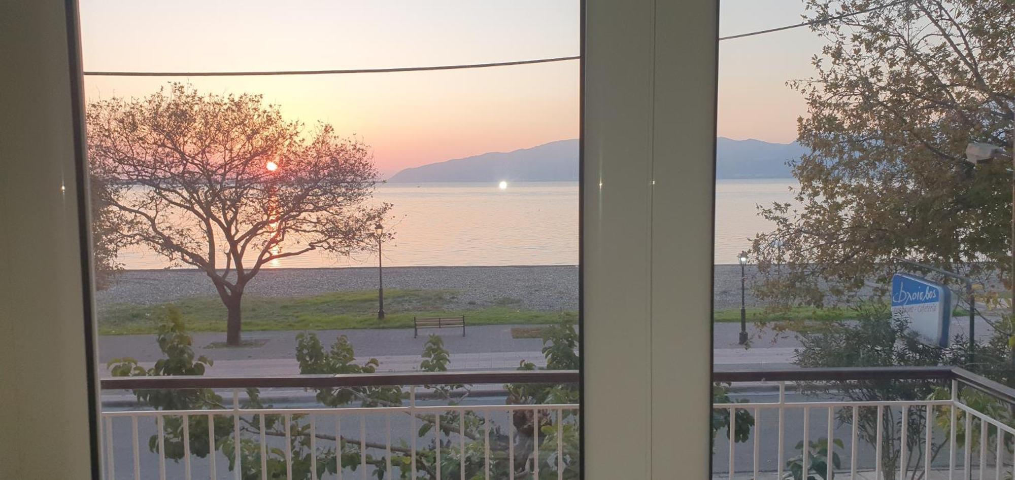Nafpaktos Beach House Sea View Apartment First Floor Ngoại thất bức ảnh