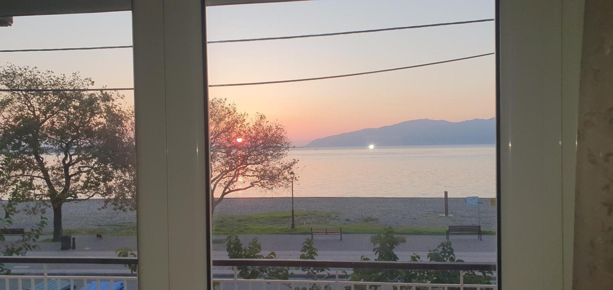 Nafpaktos Beach House Sea View Apartment First Floor Ngoại thất bức ảnh