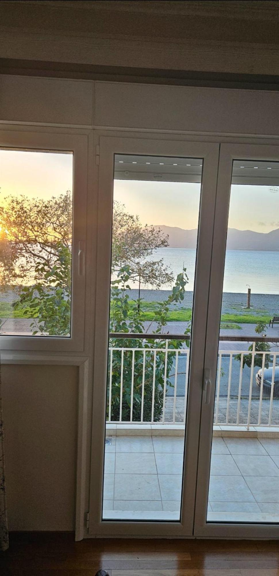 Nafpaktos Beach House Sea View Apartment First Floor Ngoại thất bức ảnh